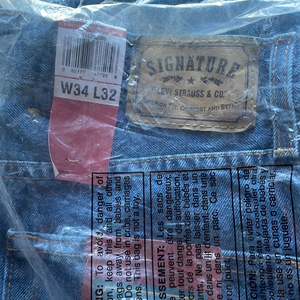 Men’s Levi jeans never worn and still in the bag